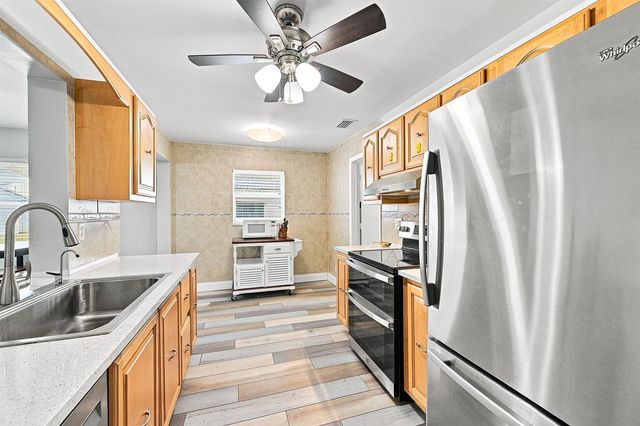 8960 NW 12TH Place, Plantation, FL 33322