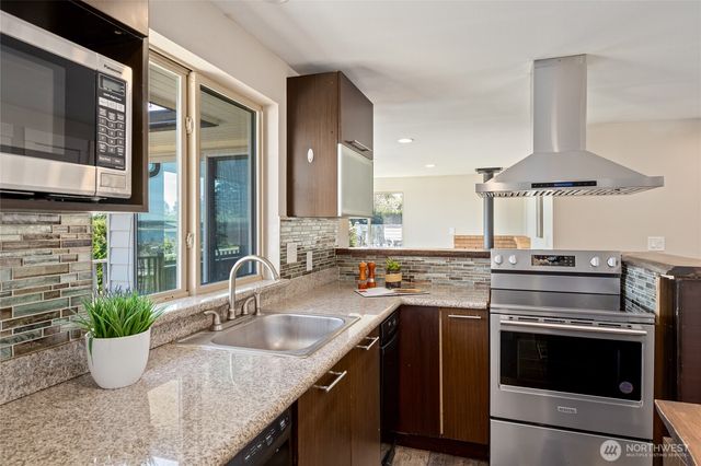 1462 SE Camano Drive, Camano Island, WA 98282