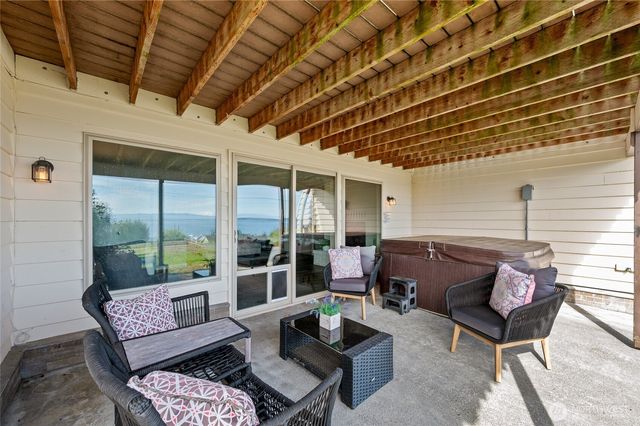 1462 SE Camano Drive, Camano Island, WA 98282
