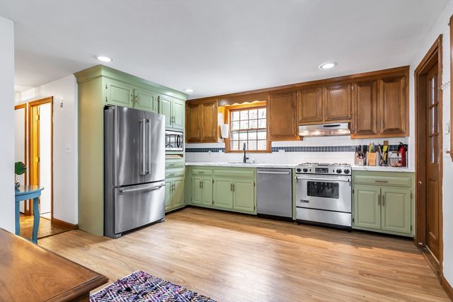 21 Heather Rd, Dracut, MA 01826