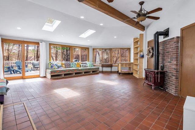 21 Heather Rd, Dracut, MA 01826