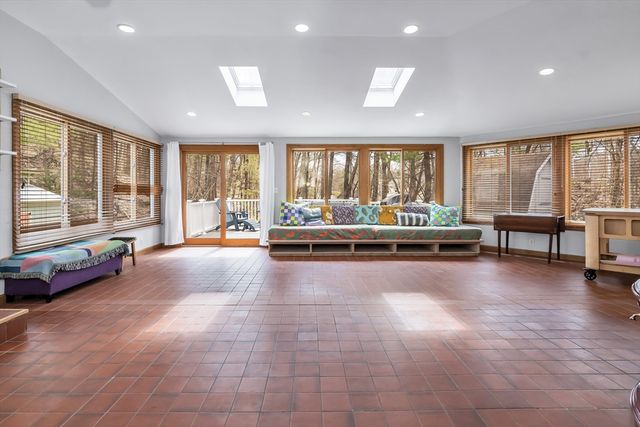 21 Heather Rd, Dracut, MA 01826