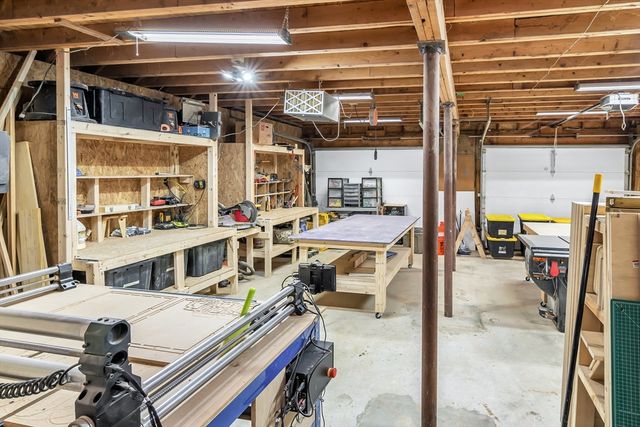 21 Heather Rd, Dracut, MA 01826