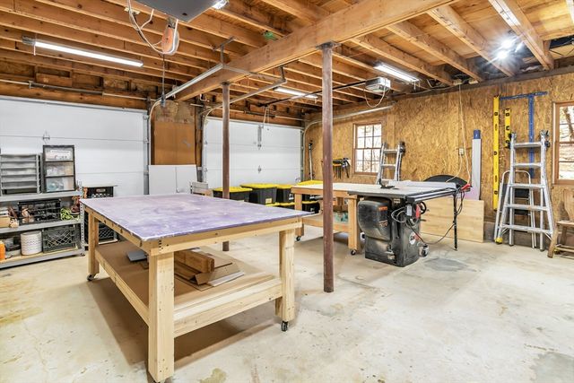 21 Heather Rd, Dracut, MA 01826