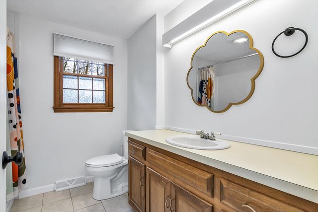 21 Heather Rd, Dracut, MA 01826