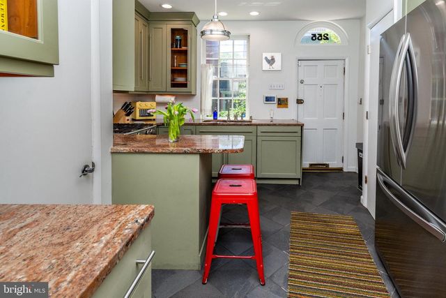 255 QUEEN ST, Philadelphia, PA 19147