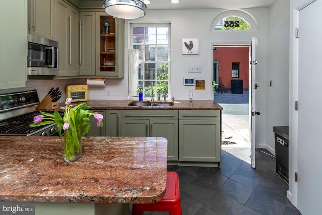 255 QUEEN ST, Philadelphia, PA 19147