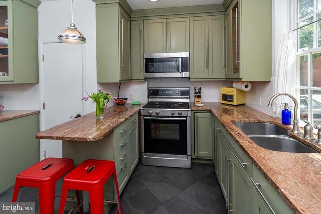 255 QUEEN ST, Philadelphia, PA 19147