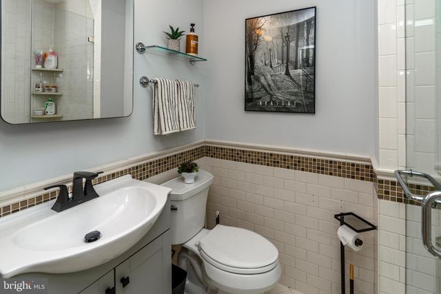 255 QUEEN ST, Philadelphia, PA 19147