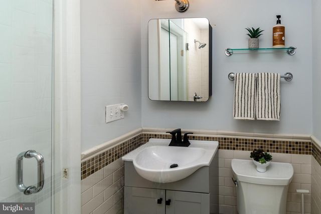 255 QUEEN ST, Philadelphia, PA 19147