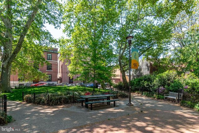 255 QUEEN ST, Philadelphia, PA 19147