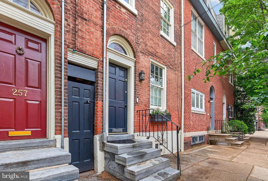 255 QUEEN ST, Philadelphia, PA 19147