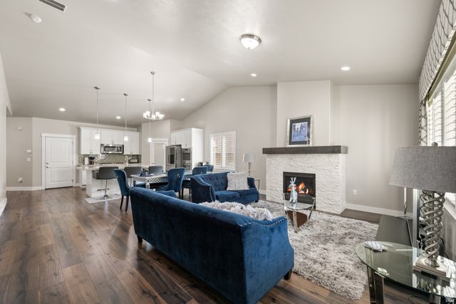 306 E BELLA VIDA DR, North Salt Lake, UT 84054