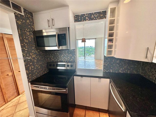 2350 NE 135th St 1101, North Miami, FL 33181