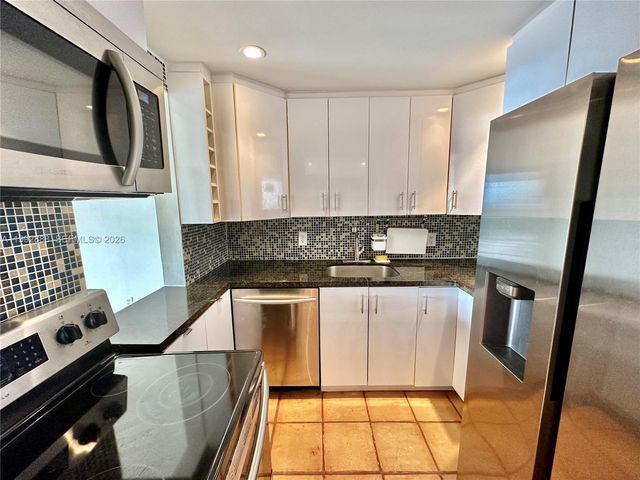 2350 NE 135th St 1101, North Miami, FL 33181