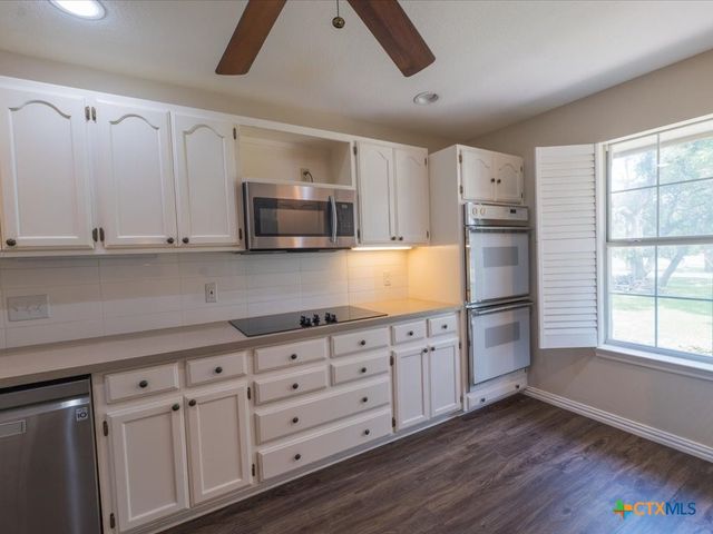 300 Las Plumas Drive, Georgetown, TX 78628