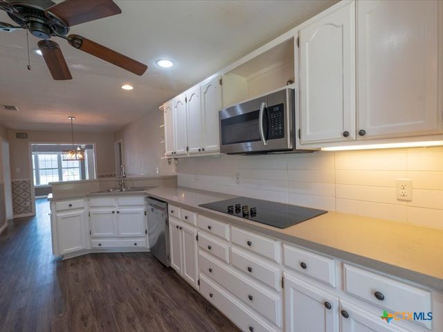 300 Las Plumas Drive, Georgetown, TX 78628