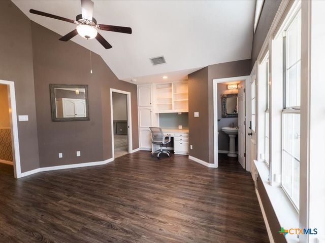 300 Las Plumas Drive, Georgetown, TX 78628