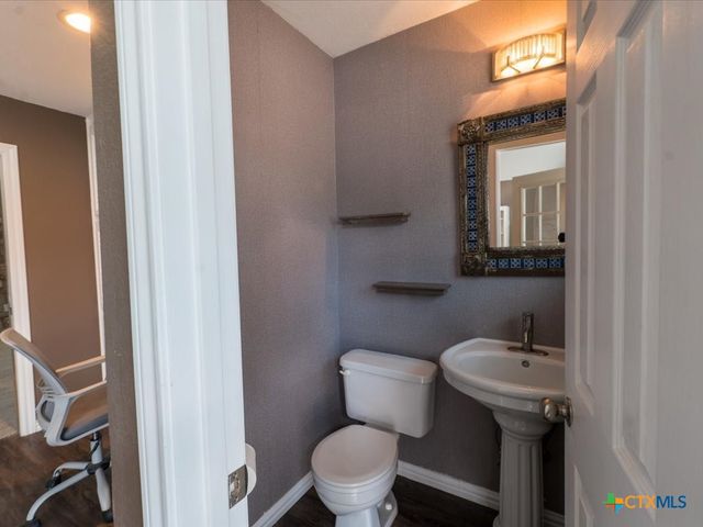 300 Las Plumas Drive, Georgetown, TX 78628