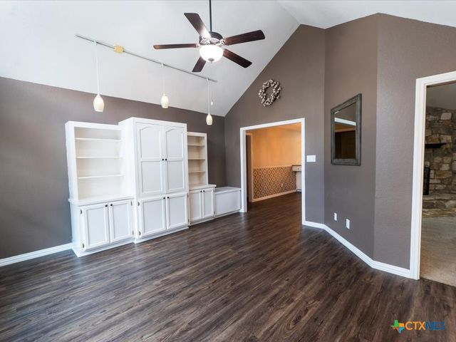 300 Las Plumas Drive, Georgetown, TX 78628