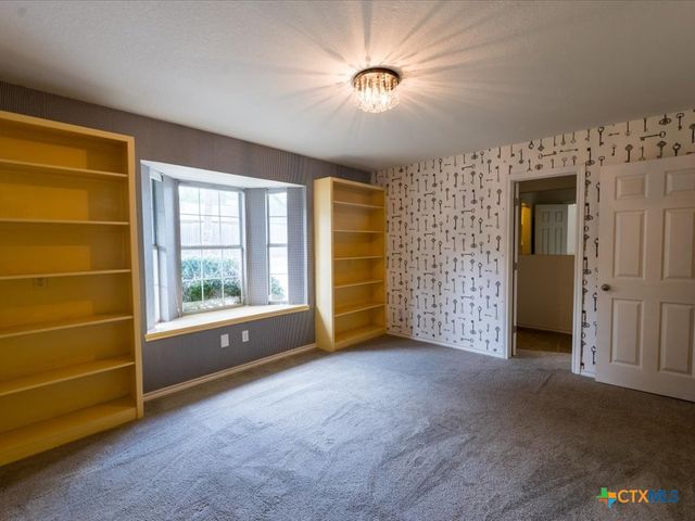 300 Las Plumas Drive, Georgetown, TX 78628