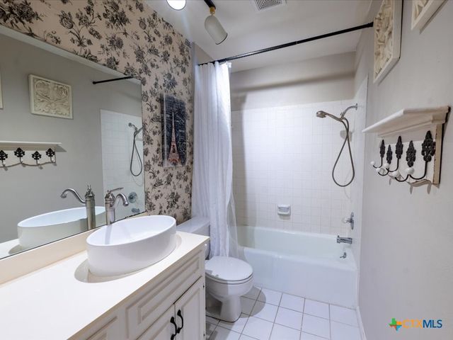 300 Las Plumas Drive, Georgetown, TX 78628