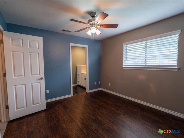 300 Las Plumas Drive, Georgetown, TX 78628