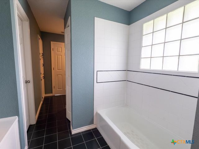 300 Las Plumas Drive, Georgetown, TX 78628
