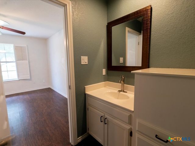 300 Las Plumas Drive, Georgetown, TX 78628