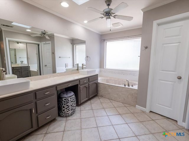 300 Las Plumas Drive, Georgetown, TX 78628