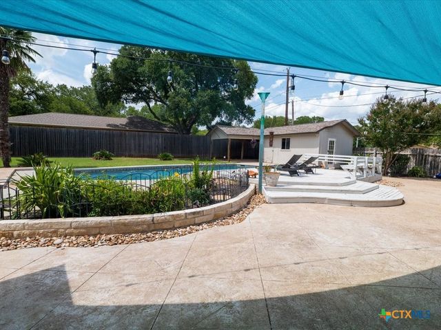 300 Las Plumas Drive, Georgetown, TX 78628