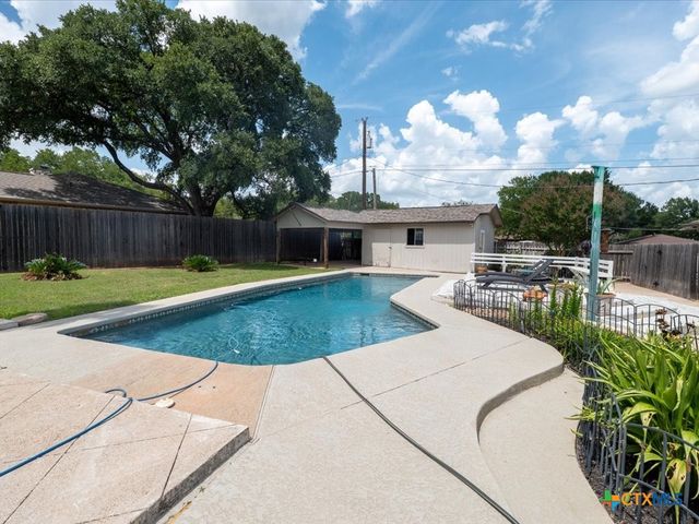 300 Las Plumas Drive, Georgetown, TX 78628