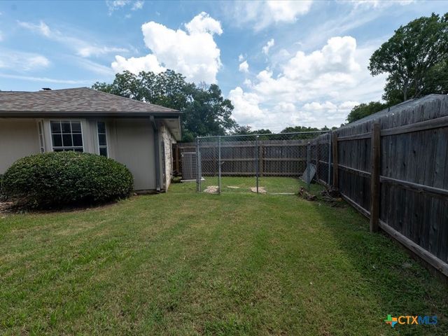 300 Las Plumas Drive, Georgetown, TX 78628