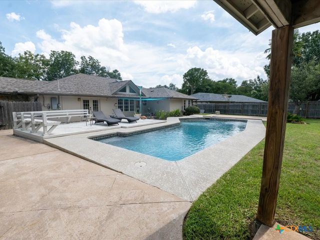 300 Las Plumas Drive, Georgetown, TX 78628