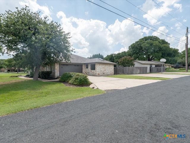 300 Las Plumas Drive, Georgetown, TX 78628