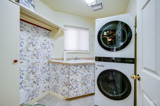 1616 Shetland Court, Moscow, ID 83843