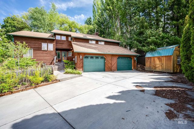 1616 Shetland Court, Moscow, ID 83843
