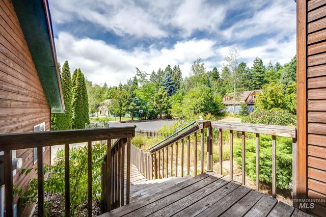 1616 Shetland Court, Moscow, ID 83843