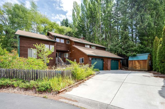 1616 Shetland Court, Moscow, ID 83843