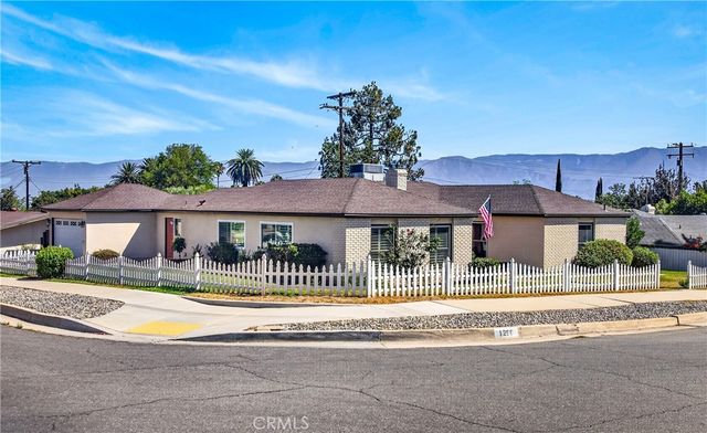 1250 W Palm, Redlands, CA 92373