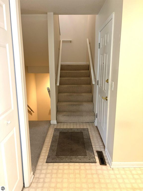 Image 10 of property listing at 1517 E Gaylord Street # B, Mt Pleasant, MI 48858