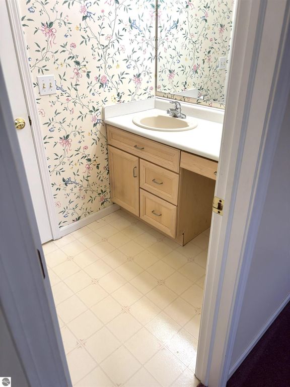 Image 13 of property listing at 1517 E Gaylord Street # B, Mt Pleasant, MI 48858