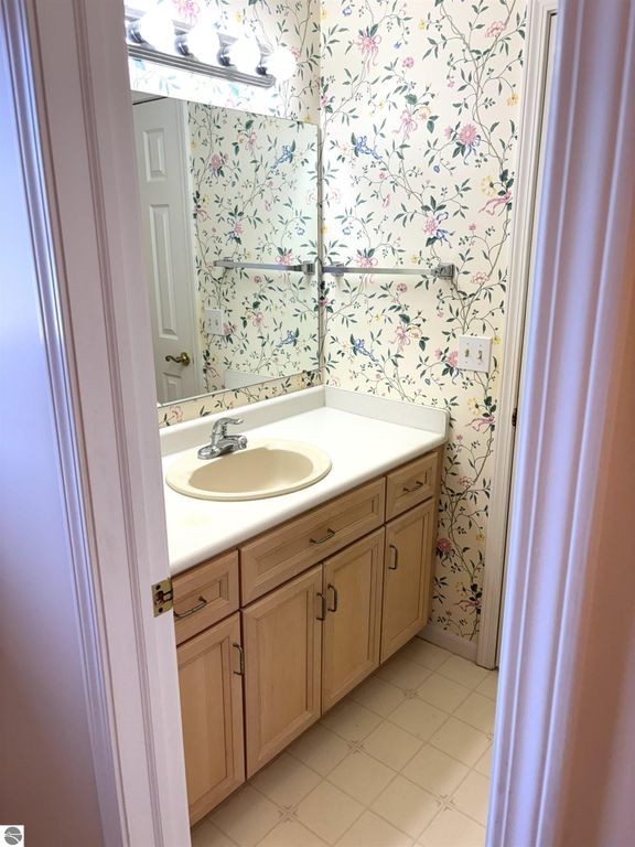 Image 16 of property listing at 1517 E Gaylord Street # B, Mt Pleasant, MI 48858