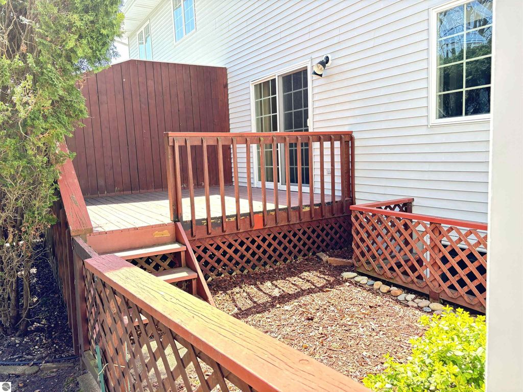 Image 2 of property listing at 1517 E Gaylord Street # B, Mt Pleasant, MI 48858