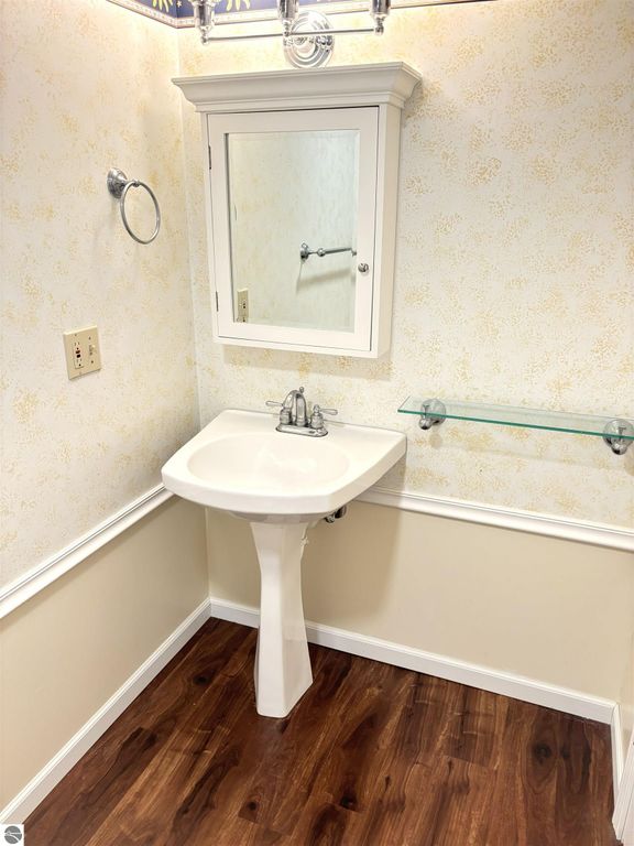 Image 21 of property listing at 1517 E Gaylord Street # B, Mt Pleasant, MI 48858