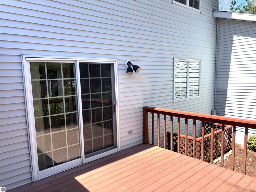 Image 3 of property listing at 1517 E Gaylord Street # B, Mt Pleasant, MI 48858