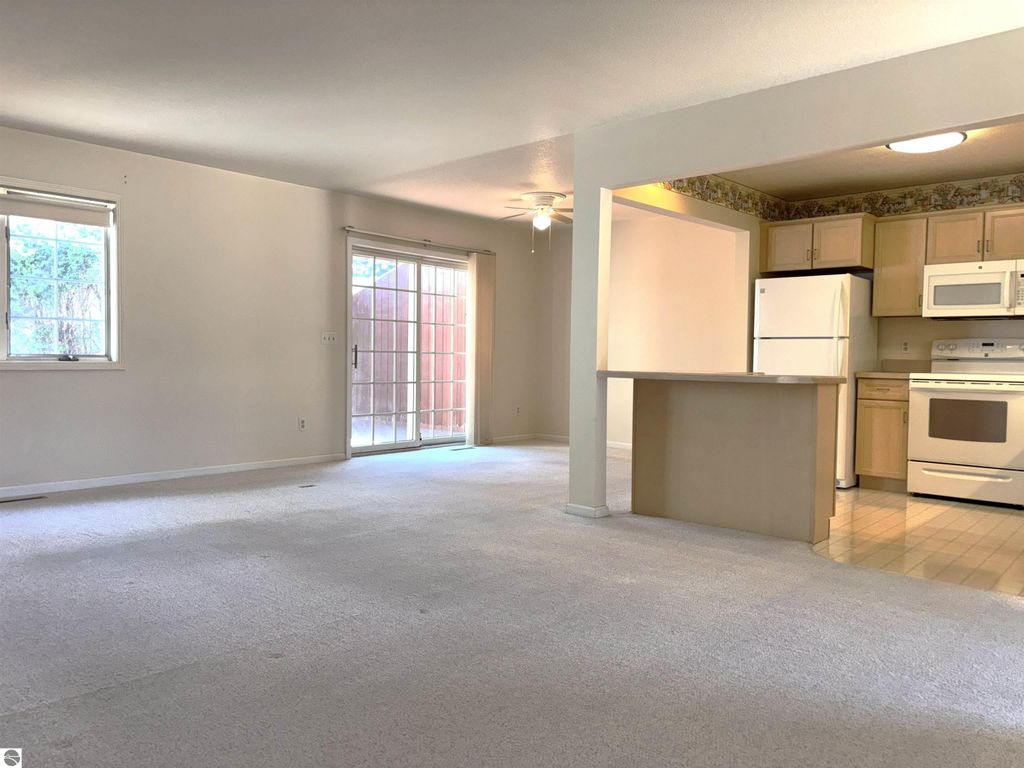 Image 5 of property listing at 1517 E Gaylord Street # B, Mt Pleasant, MI 48858