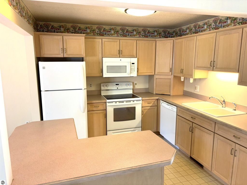 Image 6 of property listing at 1517 E Gaylord Street # B, Mt Pleasant, MI 48858