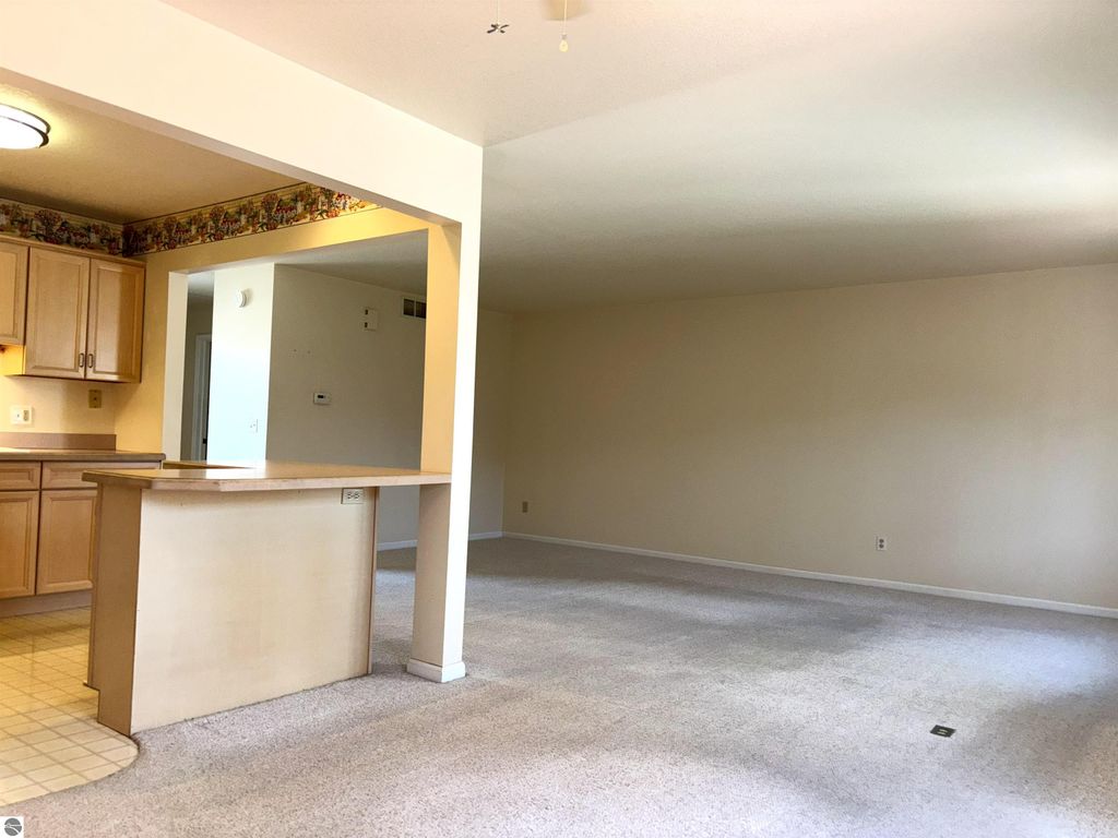 Image 7 of property listing at 1517 E Gaylord Street # B, Mt Pleasant, MI 48858