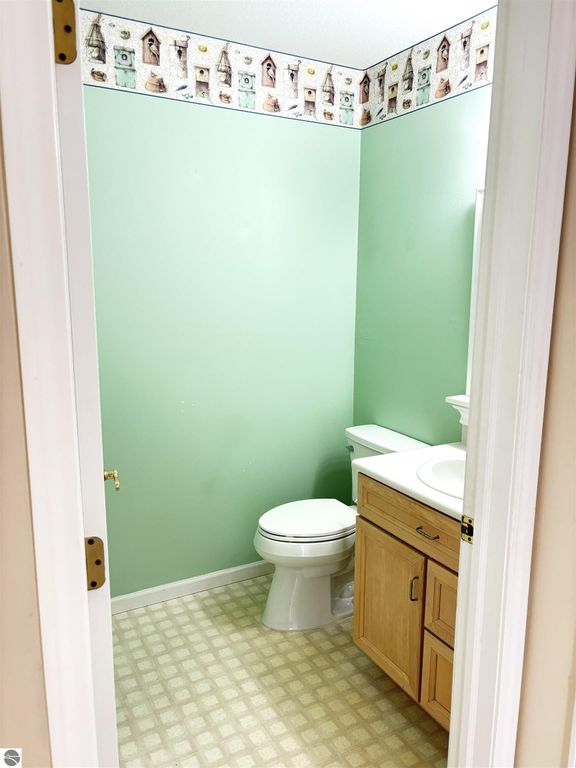 Image 9 of property listing at 1517 E Gaylord Street # B, Mt Pleasant, MI 48858